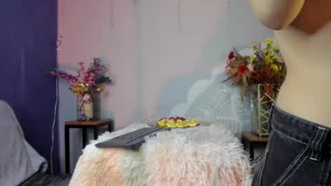 Snapshot of goddessjulieta chatting on February 13, 7:21 pm Julieta online show from February 13, 7:21 pm