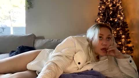 Snapshot of goddessmayvn chatting on December 7, 4:58 pm GoddessMayvn online show from December 7, 4:58 pm