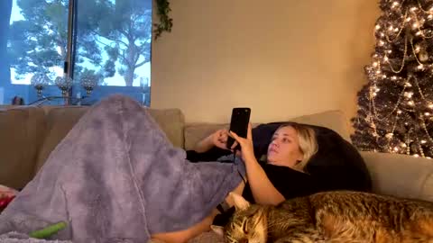 Snapshot of goddessmayvn chatting on January 6, 2:47 pm GoddessMayvn online show from January 6, 2:47 pm