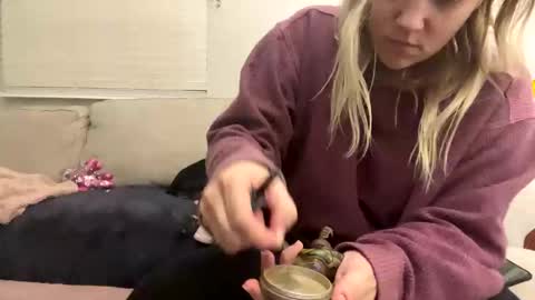 Snapshot of goddessmayvn chatting on November 13, 1:37 am GoddessMayvn online show from November 13, 1:37 am