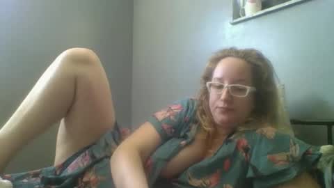 Snapshot of goddessmilfcrysyal chatting on March 11, 6:41 pm Crystal online show from March 11, 6:41 pm