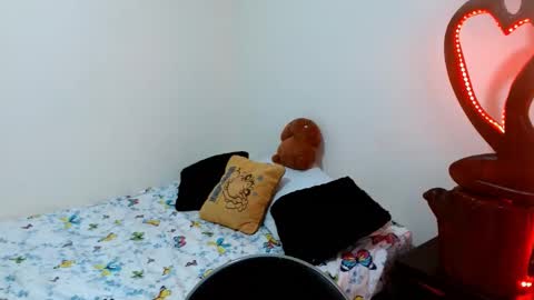 Snapshot of goddessnahi chatting on December 16, 1:42 am Naih Reyes online show from December 16, 1:42 am