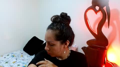 Snapshot of goddessnahi chatting on December 23, 1:29 am Naih Reyes online show from December 23, 1:29 am