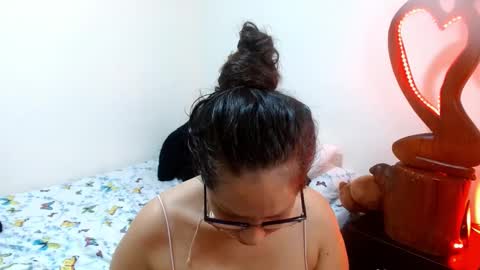 Snapshot of goddessnahi chatting on December 24, 3:49 am Naih Reyes online show from December 24, 3:49 am