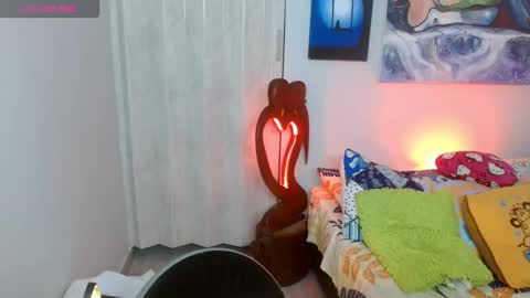 Snapshot of goddessnahi chatting on October 17, 2:15 am Naih Reyes online show from October 17, 2:15 am