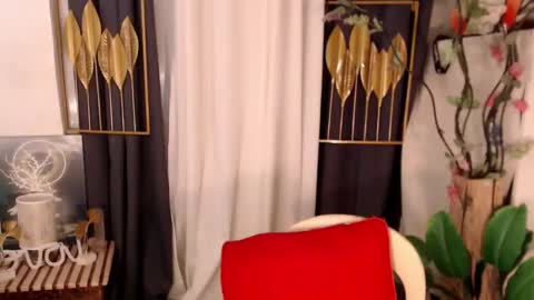 Snapshot of goddessquinnie chatting on December 10, 4:56 am quinnie online show from December 10, 4:56 am