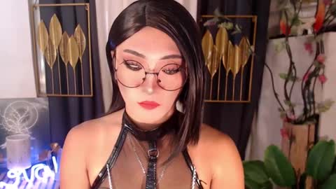 Snapshot of goddessquinnie chatting on December 11, 12:44 am quinnie online show from December 11, 12:44 am