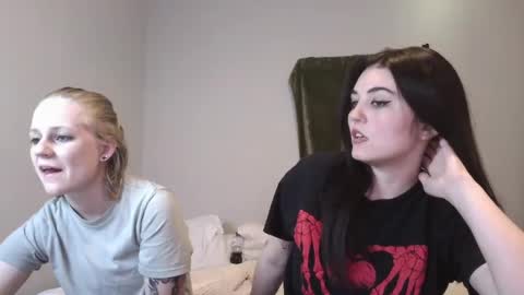 Snapshot of goddessshadowraven chatting on December 5, 9:50 pm Goddess Raven online show from December 5, 9:50 pm