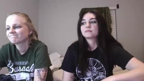 Snapshot of goddessshadowraven chatting on December 6, 1:40 am Goddess Raven online show from December 6, 1:40 am