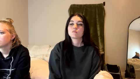 Snapshot of goddessshadowraven chatting on December 9, 11:03 pm Goddess Raven online show from December 9, 11:03 pm