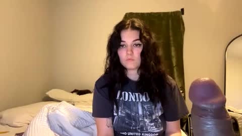 Snapshot of goddessshadowraven chatting on December 11, 10:49 pm Goddess Raven online show from December 11, 10:49 pm