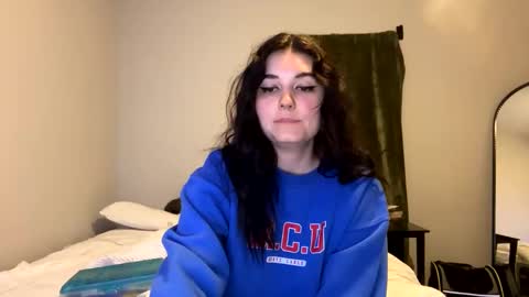 Snapshot of goddessshadowraven chatting on December 12, 10:42 pm Goddess Raven online show from December 12, 10:42 pm