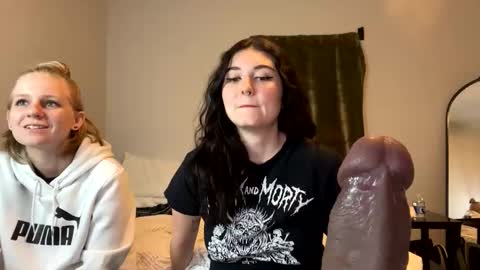 Snapshot of goddessshadowraven chatting on December 14, 5:47 pm Goddess Raven online show from December 14, 5:47 pm