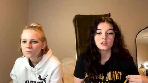 Snapshot of goddessshadowraven chatting on December 15, 4:15 pm Goddess Raven online show from December 15, 4:15 pm