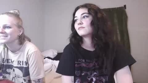 Snapshot of goddessshadowraven chatting on December 19, 2:13 pm Goddess Raven online show from December 19, 2:13 pm