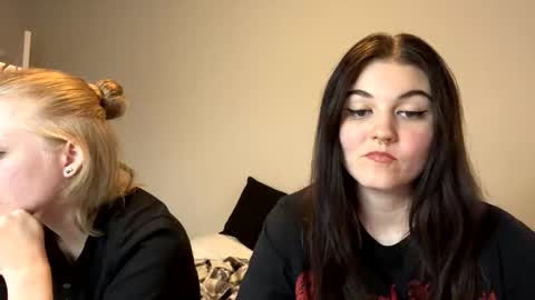 Snapshot of goddessshadowraven chatting on January 4, 10:45 pm Goddess Raven online show from January 4, 10:45 pm