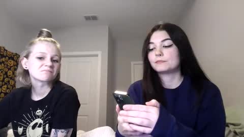 Snapshot of goddessshadowraven chatting on January 16, 11:48 pm Goddess Raven online show from January 16, 11:48 pm