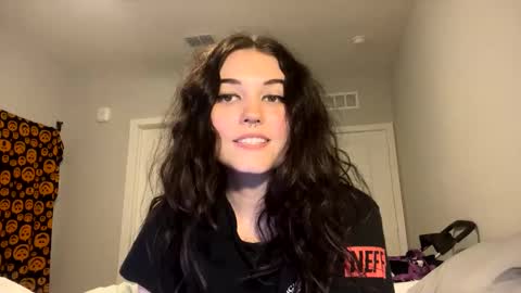 Snapshot of goddessshadowraven chatting on February 7, 12:20 am Goddess Raven online show from February 7, 12:20 am