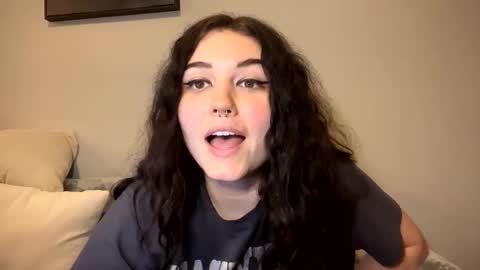 Snapshot of goddessshadowraven chatting on February 25, 1:09 am Goddess Raven online show from February 25, 1:09 am