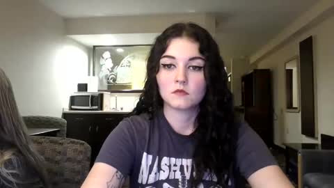 Snapshot of goddessshadowraven chatting on September 23, 4:04 am Goddess Raven online show from September 23, 4:04 am