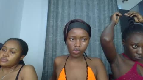 Snapshot of godess_lunah chatting on June 24, 5:17 am godess_lunah online show from June 24, 5:17 am