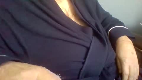 Snapshot of godfather943 chatting on March 27, 4:29 pm godfather943 online show from March 27, 4:29 pm