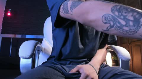 Snapshot of godly_huan chatting on December 15, 8:41 am HUAN online show from December 15, 8:41 am