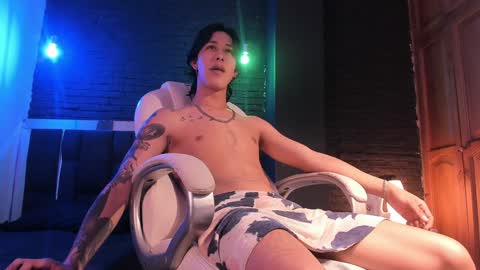 Snapshot of godly_huan chatting on December 19, 8:55 pm HUAN online show from December 19, 8:55 pm