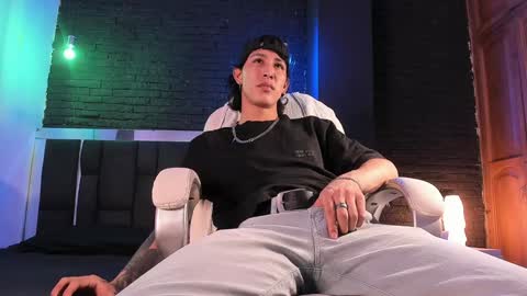 Snapshot of godly_huan chatting on December 21, 5:03 am HUAN online show from December 21, 5:03 am