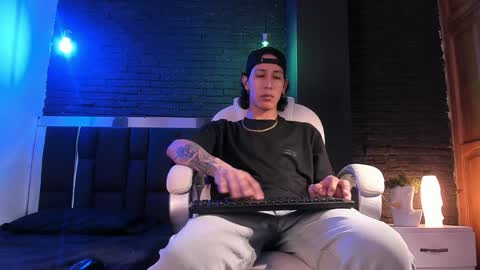 Snapshot of godly_huan chatting on January 1, 2:41 am HUAN online show from January 1, 2:41 am