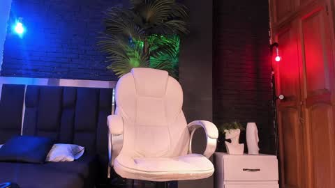 Snapshot of godly_huan chatting on January 11, 5:41 am HUAN online show from January 11, 5:41 am