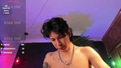 Snapshot of godly_huan chatting on February 2, 9:34 pm HUAN online show from February 2, 9:34 pm