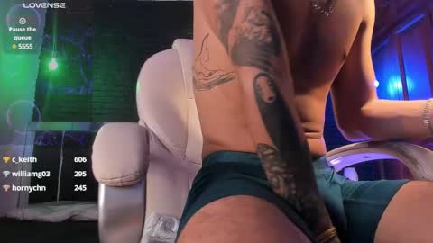 Snapshot of godly_huan chatting on February 9, 12:52 pm HUAN online show from February 9, 12:52 pm