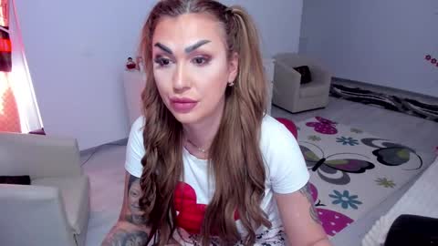 Snapshot of golddivine00 chatting on February 14, 8:21 am Nicole.. online show from February 14, 8:21 am