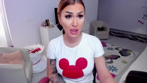 Snapshot of golddivine00 chatting on February 20, 2:13 pm Nicole.. online show from February 20, 2:13 pm