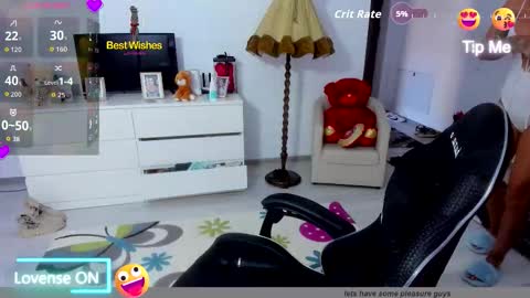 Snapshot of golddivine00 chatting on September 16, 4:57 am Nicole.. online show from September 16, 4:57 am