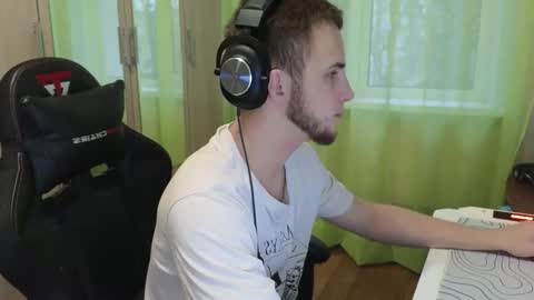 Golden boyyy21 online show from December 4, 6:34 am