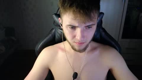 Snapshot of golden_boyyy21 chatting on April 6, 9:38 pm Golden boyyy21 online show from April 6, 9:38 pm