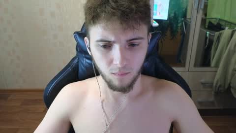Snapshot of golden_boyyy21 chatting on April 8, 4:51 pm Golden boyyy21 online show from April 8, 4:51 pm