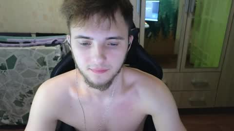 Snapshot of golden_boyyy21 chatting on April 10, 1:33 am Golden boyyy21 online show from April 10, 1:33 am