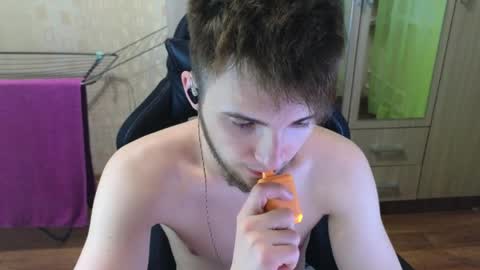 Snapshot of golden_boyyy21 chatting on April 11, 2:49 am Golden boyyy21 online show from April 11, 2:49 am