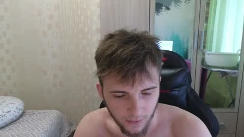 Snapshot of golden_boyyy21 chatting on April 11, 3:27 pm Golden boyyy21 online show from April 11, 3:27 pm