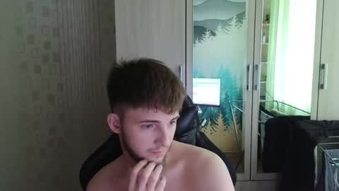 Snapshot of golden_boyyy21 chatting on April 19, 8:57 am Golden boyyy21 online show from April 19, 8:57 am