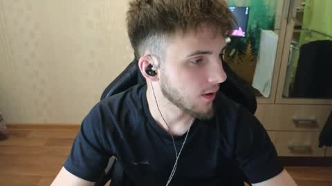 Snapshot of golden_boyyy21 chatting on April 20, 10:00 pm Golden boyyy21 online show from April 20, 10:00 pm