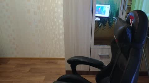 Snapshot of golden_boyyy21 chatting on April 22, 4:19 pm Golden boyyy21 online show from April 22, 4:19 pm