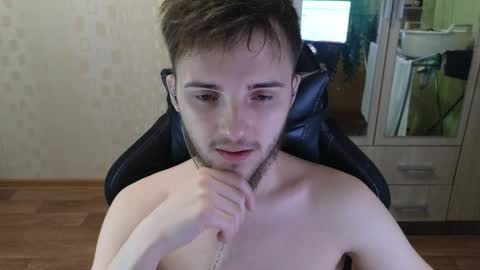 Snapshot of golden_boyyy21 chatting on April 25, 6:27 pm Golden boyyy21 online show from April 25, 6:27 pm