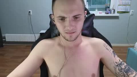 Snapshot of golden_boyyy21 chatting on May 24, 5:18 pm Golden boyyy21 online show from May 24, 5:18 pm
