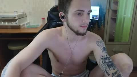 Snapshot of golden_boyyy21 chatting on June 29, 4:07 pm Golden boyyy21 online show from June 29, 4:07 pm