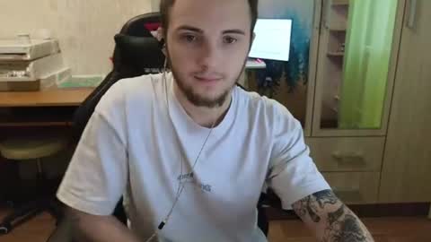 Snapshot of golden_boyyy21 chatting on June 30, 4:13 am Golden boyyy21 online show from June 30, 4:13 am