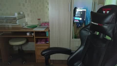 Snapshot of golden_boyyy21 chatting on June 30, 4:19 pm Golden boyyy21 online show from June 30, 4:19 pm